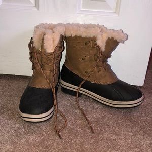 fuzzy duck boots